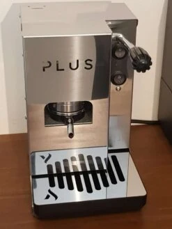 Aroma PLUS Abtropfschalenabdeckung Aus Edelstahl -Kaffeegetränkeladen Aroma Plus Messing Edelstahl Abtropfgitter Komplettansicht 1280x1280