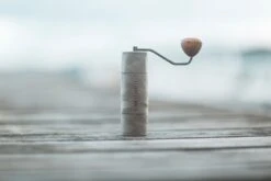 Comandante X25 Trailmaster Dune -Kaffeegetränkeladen Comandante X25 Trailmaster Dune fur unterwegs 1280x1280