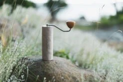 Comandante X25 Trailmaster Dune -Kaffeegetränkeladen Comandante X25 Trailmaster Dune 1280x1280