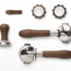 ECM Veredelungsset In Nussholz Mit Drehknöpfen Von Brewspire -Kaffeegetränkeladen ECM Veredelungsset Nuss Einer und Zweiersiebtrager Drehrad mit Tamper 1280x1280