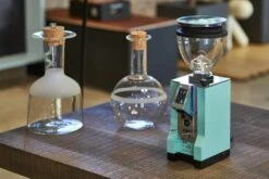 Reinigungs Bohnenbehälter Für Die Eureka New Mignon Serie Transparent -Kaffeegetränkeladen Eureka New Mignon Reinigungs Bohnentrichter Transparent Auf Muhle 1 1280x1280