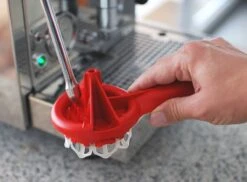 Espazzola Brühgruppenreiniger In Rot 56-58mm (Modell 2+3-58) -Kaffeegetränkeladen Needles 1280x1280