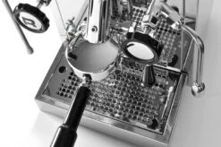 Rocket R58 V3 - Cinquantotto - Rotationspumpe/Dualboiler - 2-Kreis Maschine -Kaffeegetränkeladen R58 V2 von Rocket Faema E61 Br hgruppe von oben 1280x1280 1