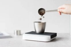 Acaia PEARL White - Digitale Espresso-Waage Mit Bluetooth -Kaffeegetränkeladen acaia pearl white 3 1500x progressive 1280x1280