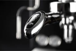 Bezzera MAGINERA PURE 2-Kreis Siebträgermaschine Sonderedition -Kaffeegetränkeladen bezzera maginera pure sonderedition detail 1280x1280