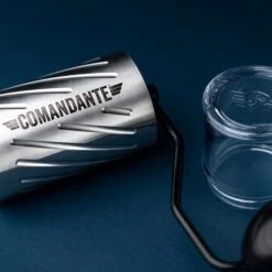 Comandante C60 Baracuda Brushed Steel Handmühle 11 Comandante C60 Baracuda Brushed Steel Handmühle -Kaffeegetränkeladen comandante c60 brushed steel handmuehle logo 1280x1280