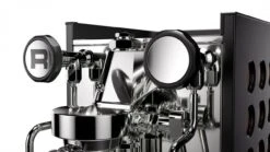 Rocket Appartamento TCA In Schwarz Mit Kupfer -Kaffeegetränkeladen rocket appartamento tca schwarz mit kupfer nahaufnahme 1280x1280